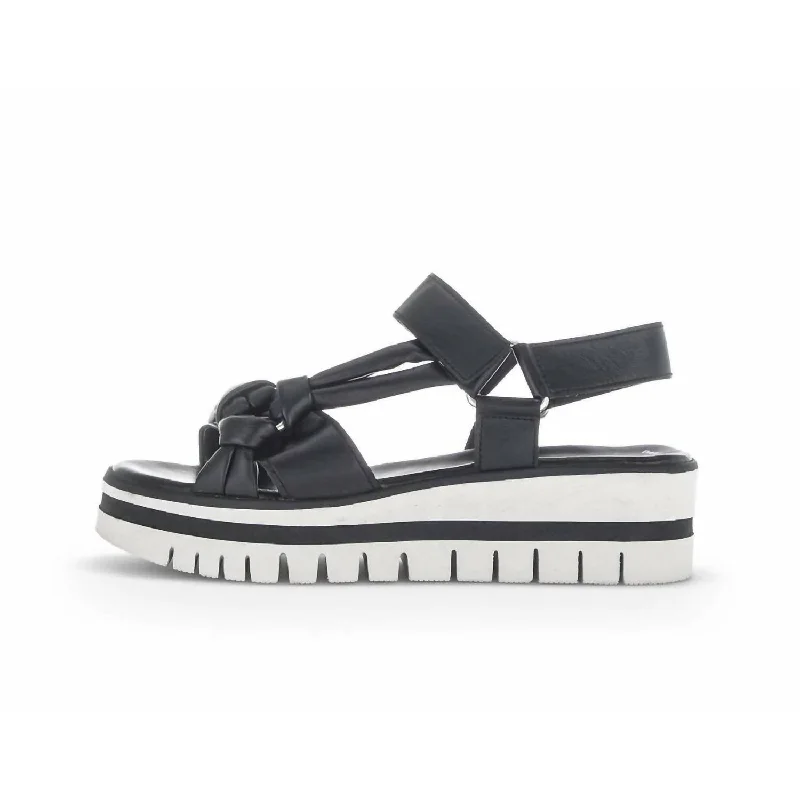 Sandals with soft strapsFlatform Sandal In Black