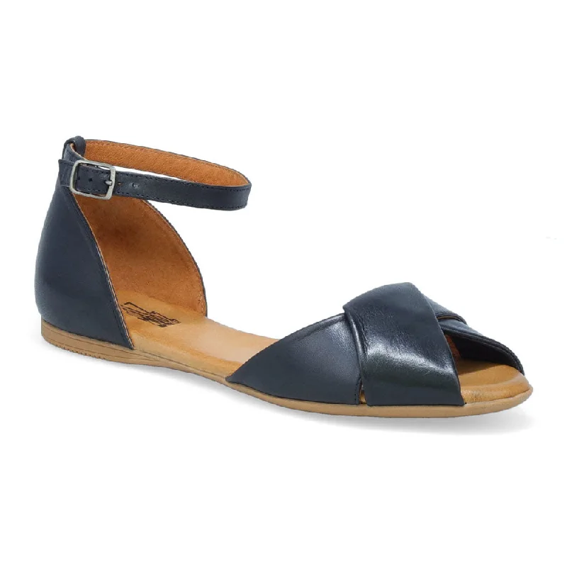 Sandals with sleek designsKendria Strap Sandal