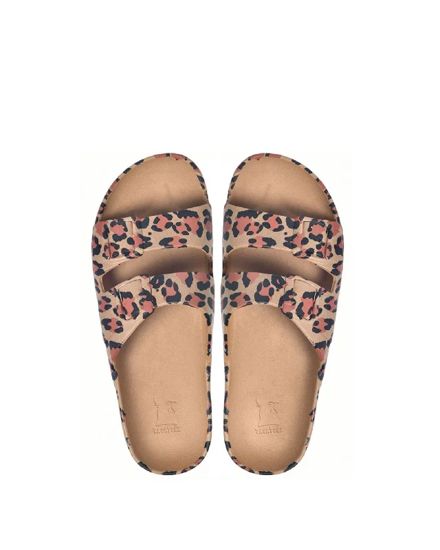 Sandals with modern trendsCacatoes Amazonian Leopard Print Sandals