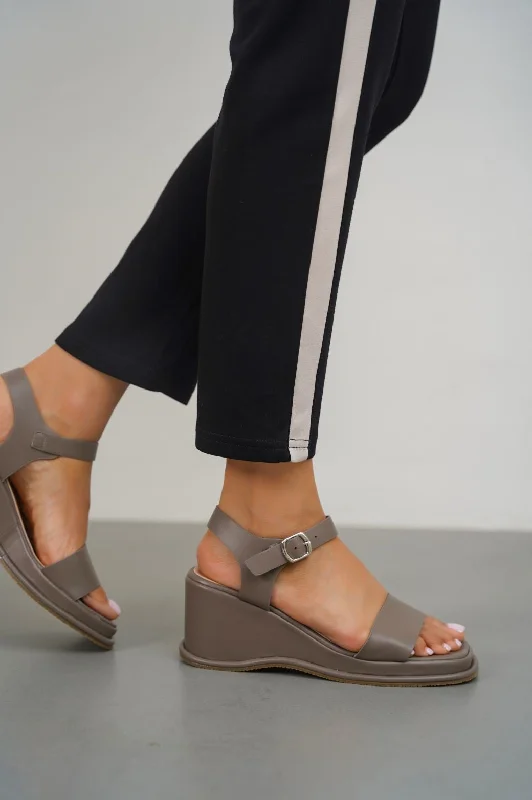 Sandals for everyday wearWEDGE MAMA SANDALS