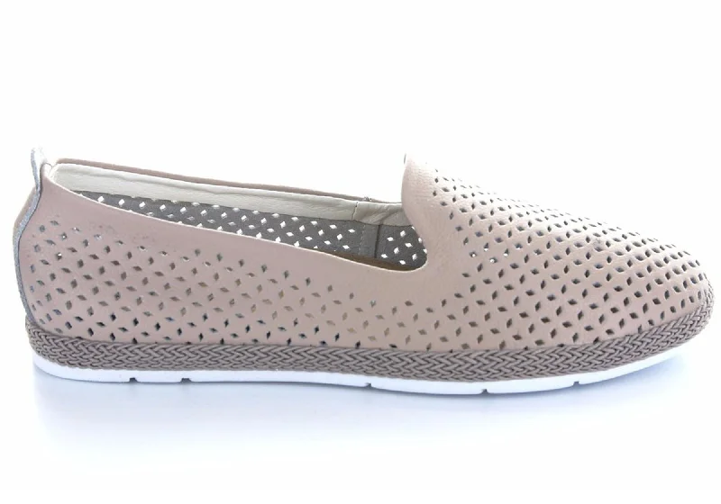 Flats with modern comfortCC Resorts Remi Womens Comfortable Leather Casual Flats