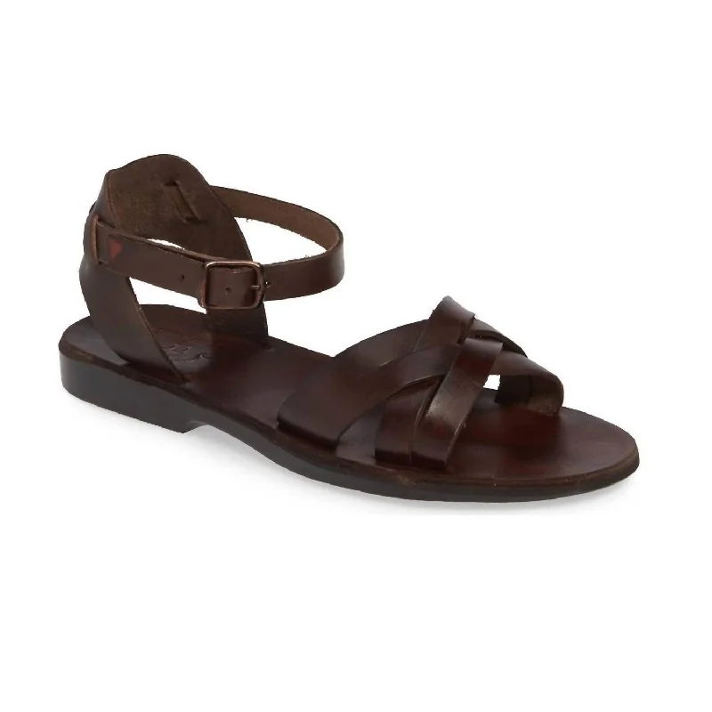 Sandals for classic comfortWomen's Chloe Leather Adjustable Sandal In Brown